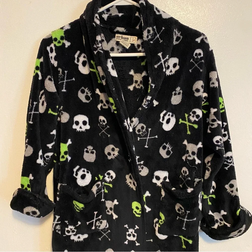 Urban‎ Pipeline Skull Print Robe Girls Size L 12-14 Has No Tie Strap